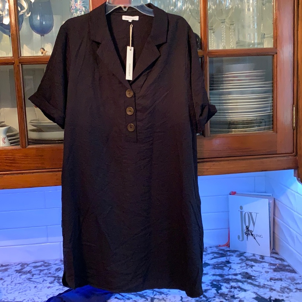 Crescent 3 button dress. Gorgeous s crunchy material. This was 118 retail
